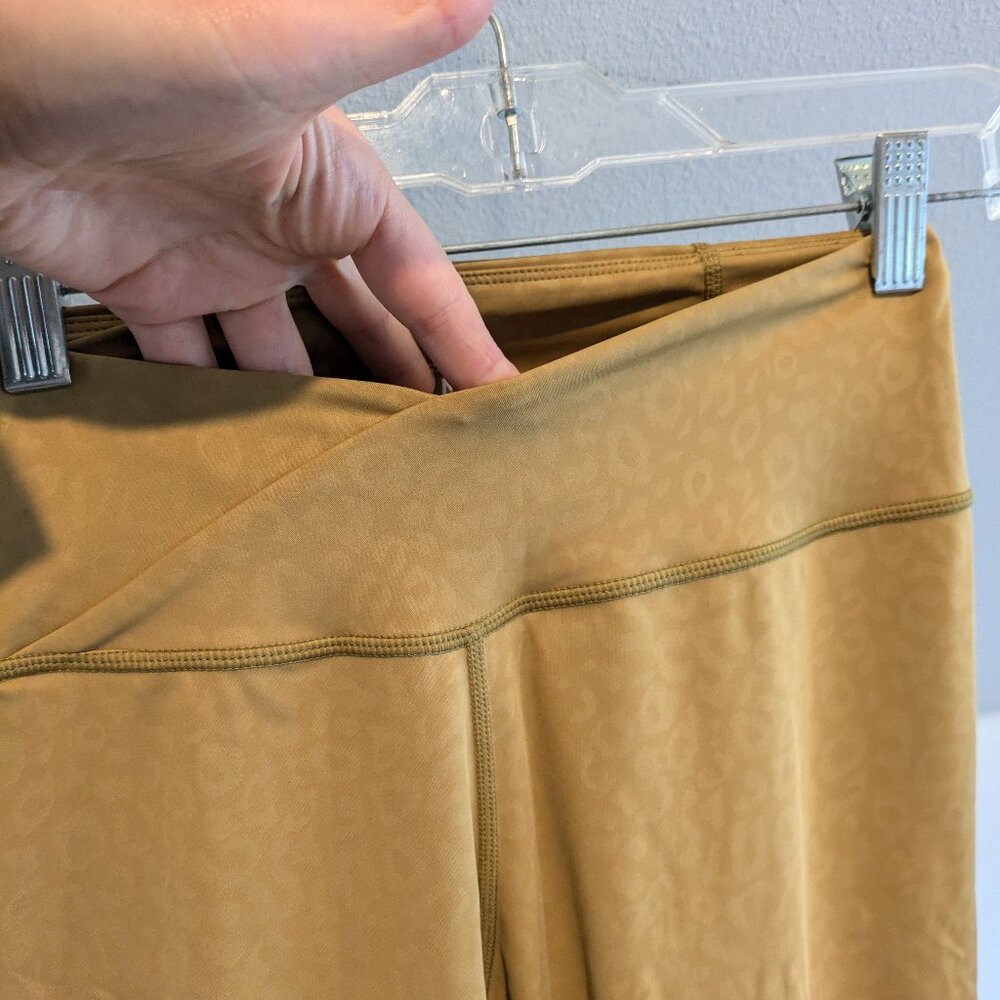 Popflex Active Tone Cross-Front Legging in Golden Cheetah size Medium - Picture 5 of 13